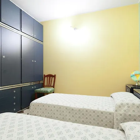 Pleasant Holiday Home With Balcony Veranda Barbecue Holiday home
