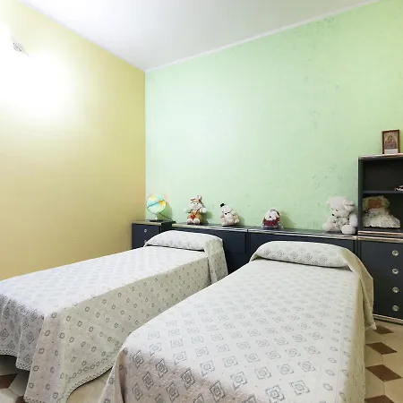 Pleasant Holiday Home With Balcony Veranda Barbecue Lentini