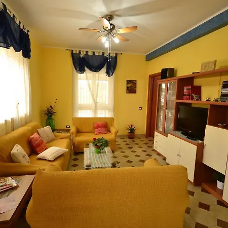Holiday home Pleasant Holiday Home With Balcony Veranda Barbecue